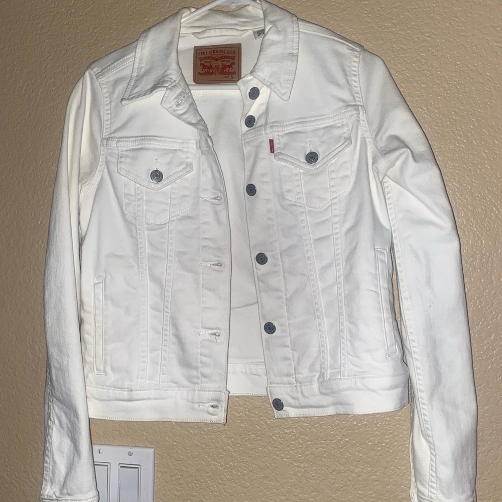Levi's White Jean Jacket with Brown Logo Patch